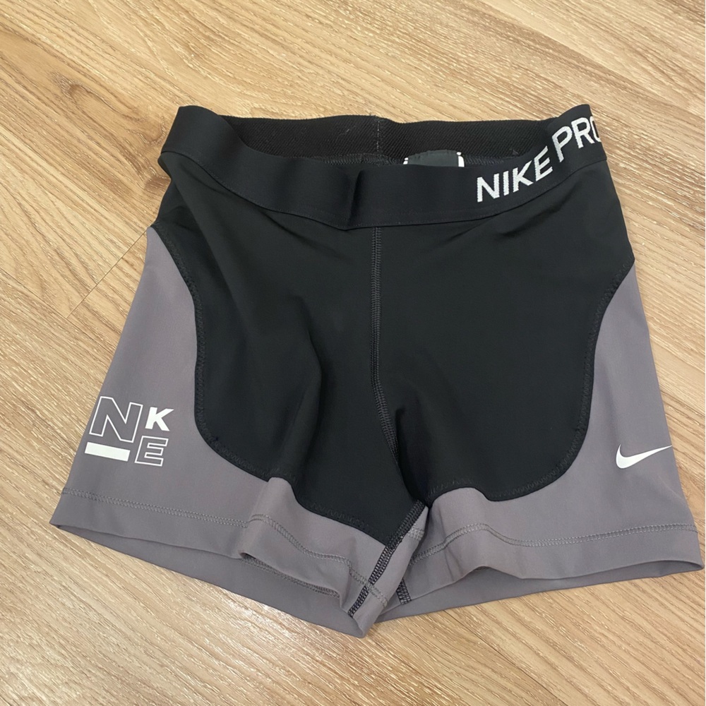 Nike pro workout shorts M medium